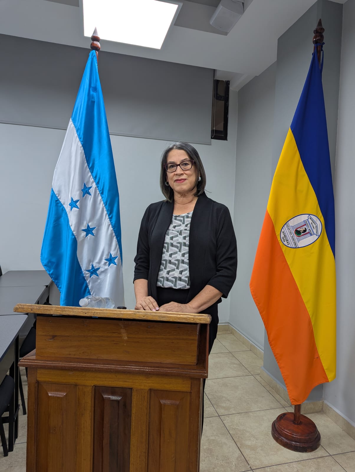 Defensa de tesis, Desafíos Postpandemia en la Gestión Educativa: Eficacia del Uso de las TIC en la Enseñanza Universitaria.